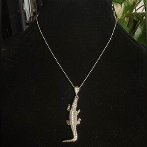 Calling all Gator 🐊 Fans!! Sterling silver (unmarked) pendant and chain